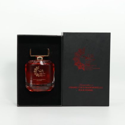 عطر Chanel Coco Mademoiselle یکی از محصولات محبوب و بی‌نظیر برند شنل است. این عطر با بوی گلی و میوه‌ای خود، برای خانم‌هایی که به دنبال یک عطر با شیکی و بوی دلپذیر هستند، بسیار جذاب است.